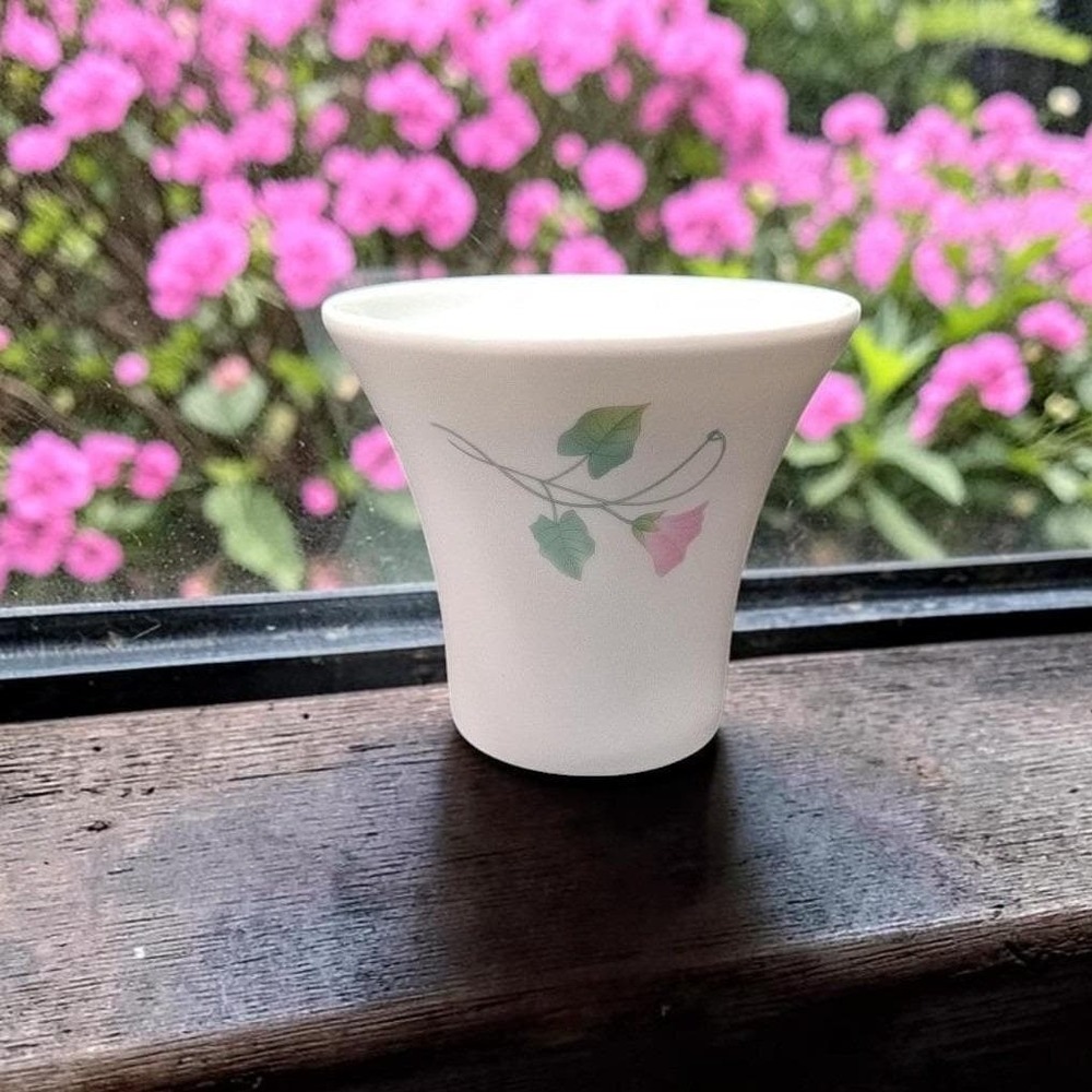 Porcelain Floral Pattern Vase, Vintage White Glossy Small Decorative Pot, Accent